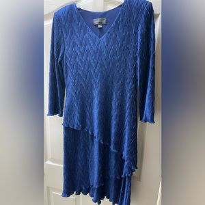 CONNECTED V-Neck Zig-Zag Plissé Dress